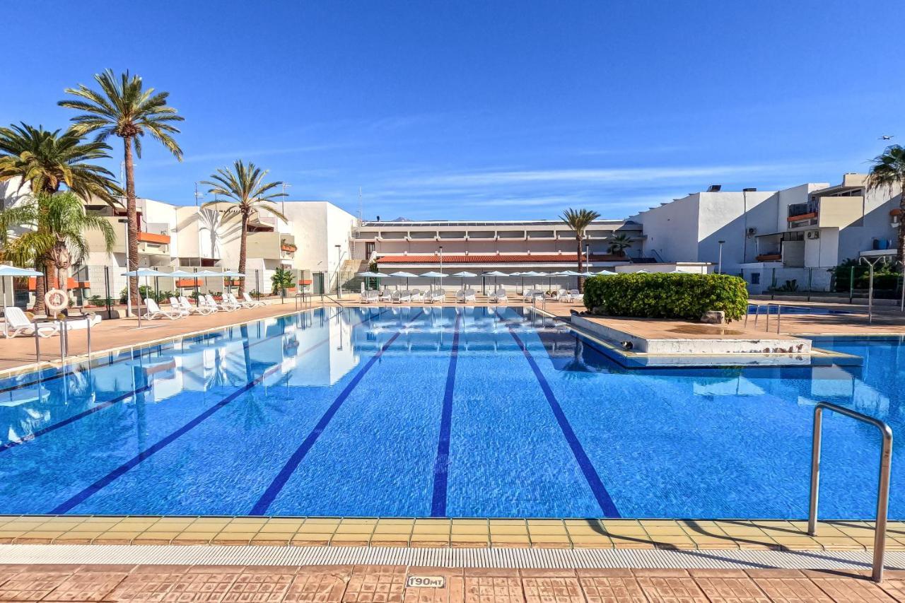 Stunning Lovely Flat With Pool And Strong Wi-Fi, 31 Arona  Exterior photo